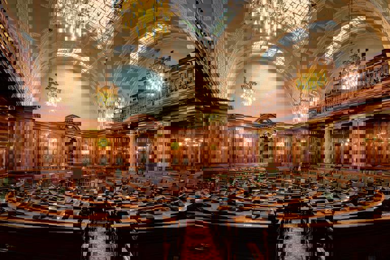 Parliament Pushes to Restrict Lobbyist Access Following Ethics Report